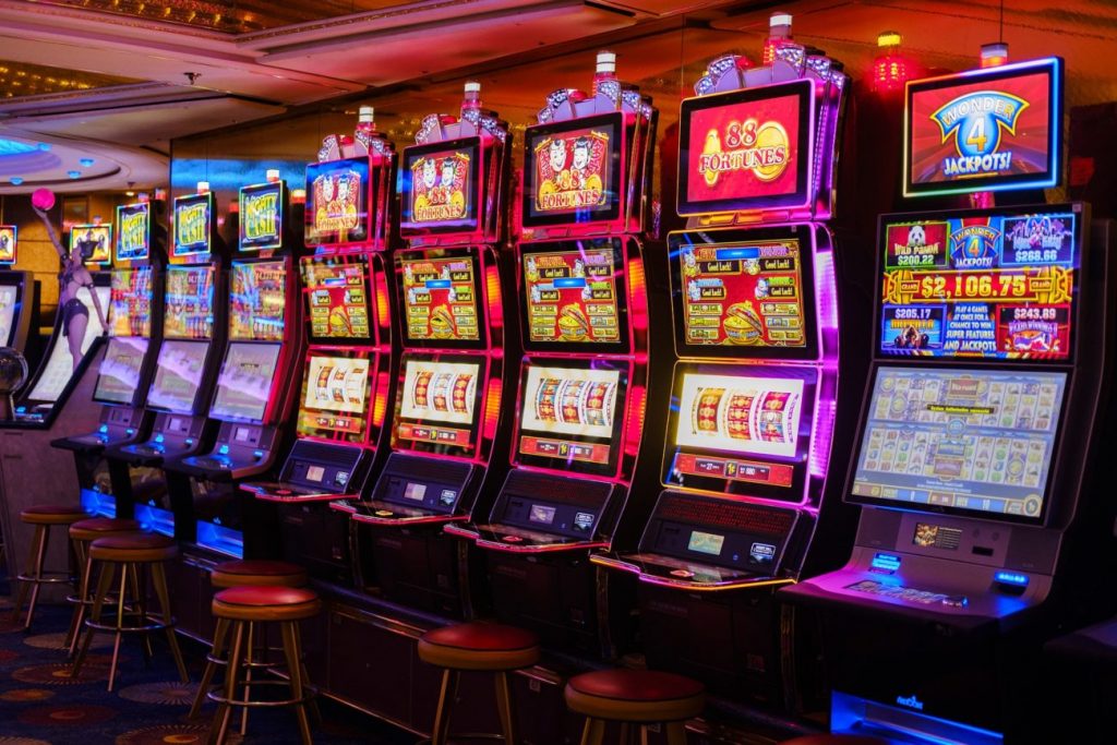 How to play online slots